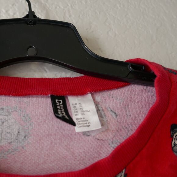 H&M Divided Pugs & Kisses Christmas Sweatshirt Women’s XL Red Ugly Sweater - Picture 4 of 6
